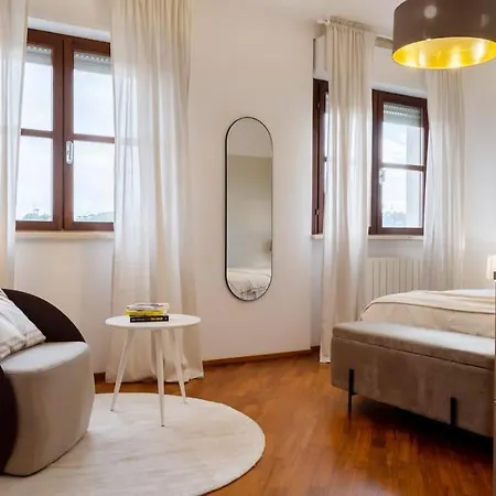 Exclusive Penthouse With 60 M2 Panoramic Terrace Appartamento