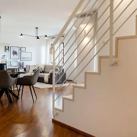 Exclusive Penthouse With 60 M2 Panoramic Terrace Appartamento